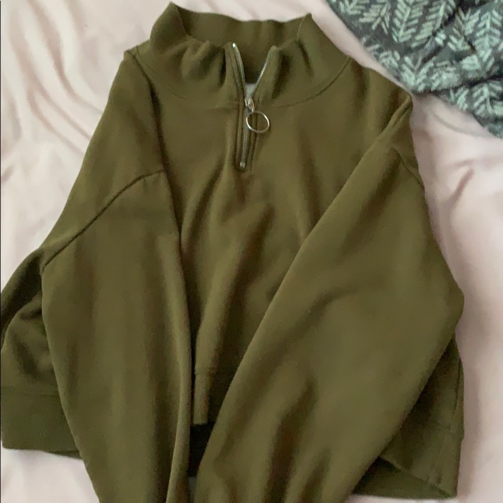 Army green cropped H&M half zip sweatshirt